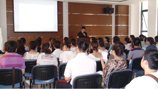 寶縵營(yíng)銷(xiāo)中心全員學(xué)習秋冬新品