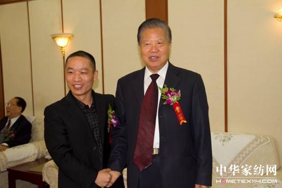 �Ї���(j��ng)����̼�D���c�ɳ��m�l(f��)չ���(hu�� )