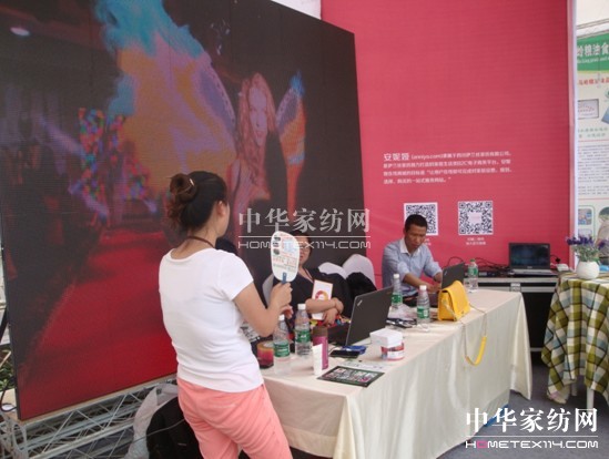 ���݋I�ҾӅ�չ�׌�"��ǧ�W(w��ng)����(hu�� )"����?y��)? border=0 src="http://www.hlzyq.com/Upload/201406/05/201465165121688.jpg"></P>
<P align=center><img alt=