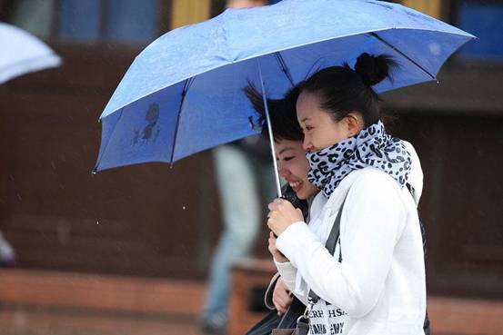 �W�ɼҼ����H�����L(f��ng)��������˽��ӆ����ů˯�ߕr(sh��)����