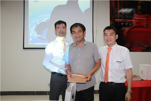 ʥ���R�Ҽ���Ʒ•ӭδ��(l��i)��2015��Ʒ�l(f��)����(hu�� )����