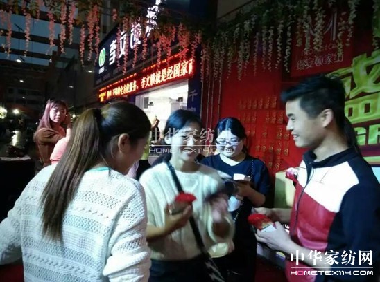 �z���D�Ҽ��տh��(zhu��n)�u(m��i)��ʢ���_(k��i)�I(y��)