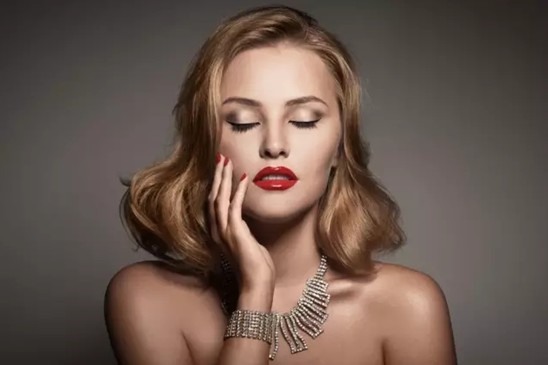 Ů�����@�ӟ��ɵ����z���D��zS+��Ů�����(l��i)��