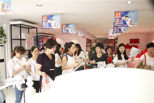 �z���D�Ҽ�2016���ﶬ��Ʒ�ƏV�I(y��ng)����ʢ���_(k��i)Ļ