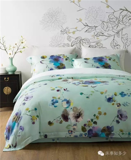 ����Ҽ���һ��ɫ����(l��i)�����ζ���ħ����