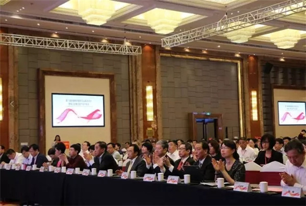 ����������r(sh��)�пƼ��c�f(xi��)ͬ��(chu��ng  )�¡��� (t��ng) (t��ng)�Ї��������b��I(y��)�һ��(d��ng)���ߺ��Ͻz�I֮·�a(ch��n)�I(y��)���ӕ�(hu�� )�ϵ���