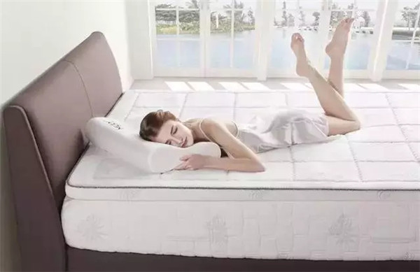 Mlily��(m��ng)�ٺϵ����ҕ������ȫ���㉺˯��