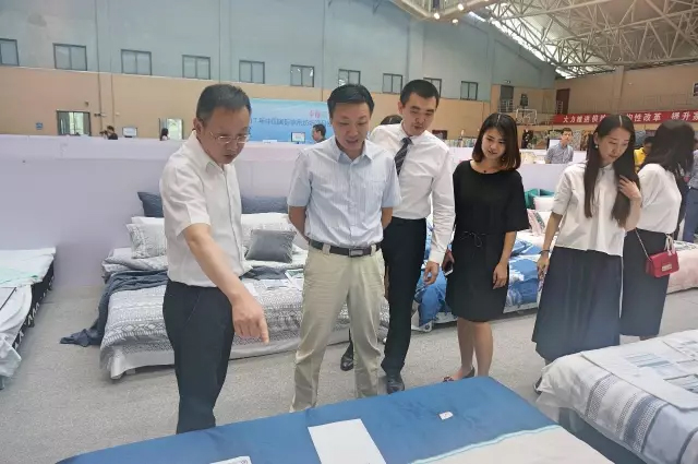 �Ҹ�������ζϯ����ͨ������������300���Ҽ��a(ch��n)Ʒ��Ů�����