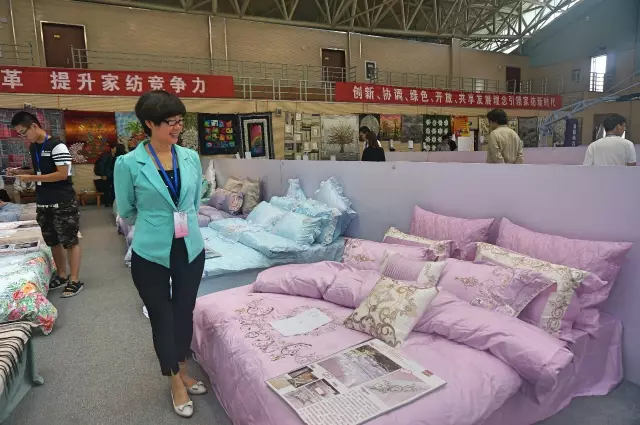 �Ҹ�������ζϯ����ͨ������������300���Ҽ��a(ch��n)Ʒ��Ů�����