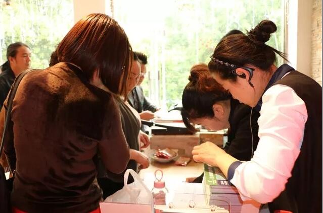 ���Լ�����ϯ˯�߹�|(zh��)�Pʢ�Ҽ������(hu�� )���f����˯�������x��