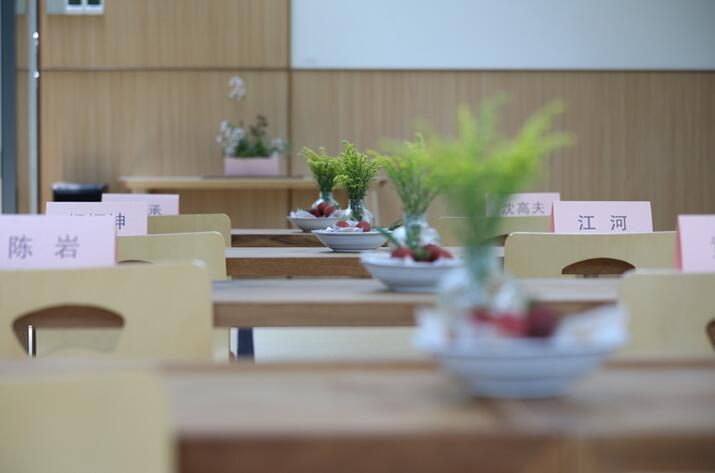 ����Ȼ���ؾ�����������һ��(ch��ng)���ӵİl(f��)����(hu�� )