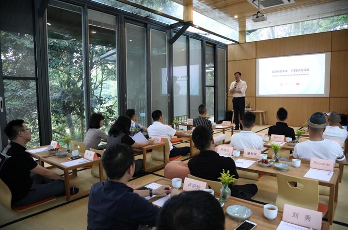 ����Ȼ���ؾ�����������һ��(ch��ng)���ӵİl(f��)����(hu�� )