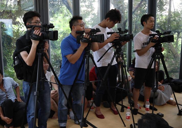 ����Ȼ���ؾ�����������һ��(ch��ng)���ӵİl(f��)����(hu�� )