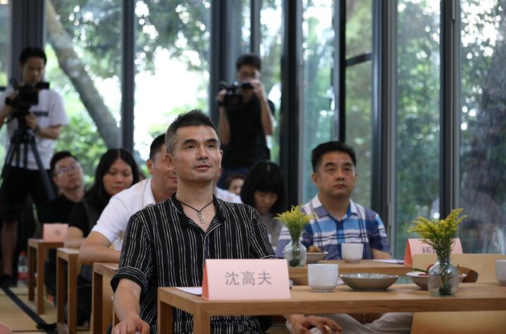 ����Ȼ���ؾ�����������һ��(ch��ng)���ӵİl(f��)����(hu�� )