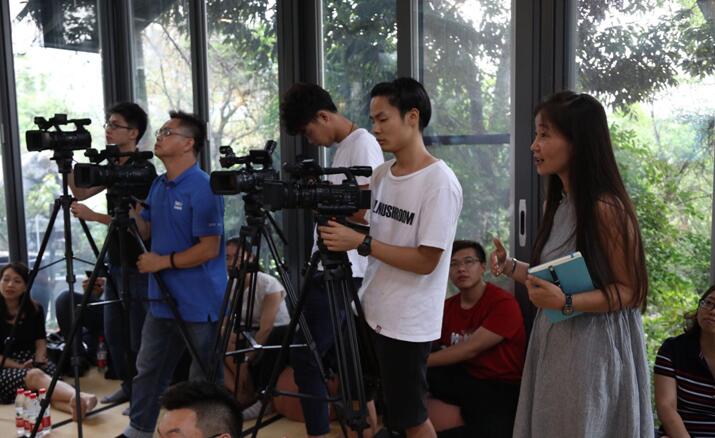 ����Ȼ���ؾ�����������һ��(ch��ng)���ӵİl(f��)����(hu�� )