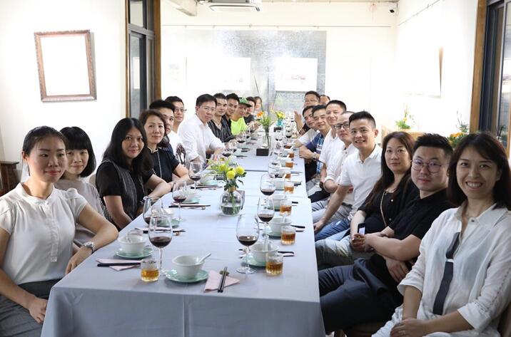 ����Ȼ���ؾ�����������һ��(ch��ng)���ӵİl(f��)����(hu�� )