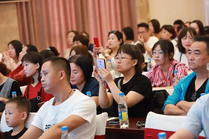 ��Ʒ•�������Ҽ�2019�ﶬ��Ʒ�l(f��)����(hu�� )�A�M(m��n)�չ���