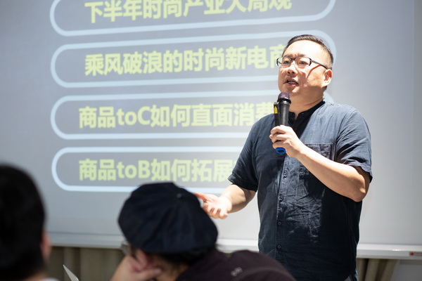 ��������r(sh��)�����h�r(sh��)��δ��(l��i)�l(f��)չ�����}Փ���ں��ݽz�IС��e��